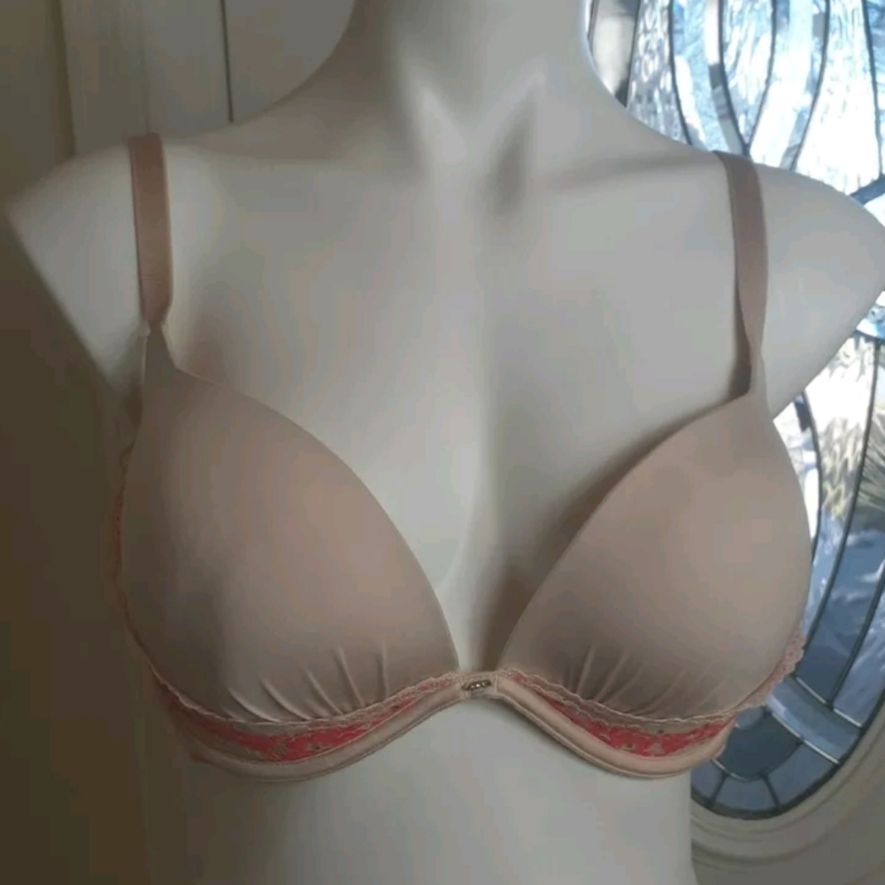Victoria's Secret nude bra with lace 38D